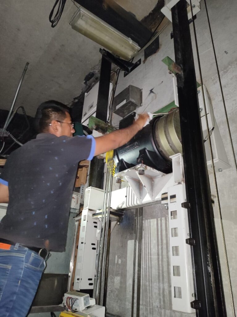 instalación y mantenimiento de elevadores